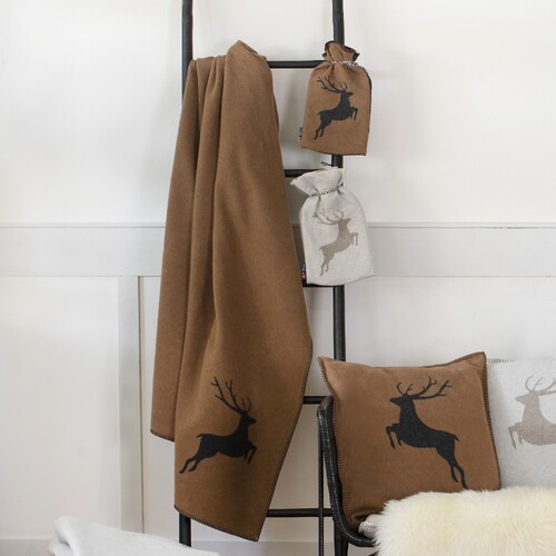BROWN STAG SYLT THROW