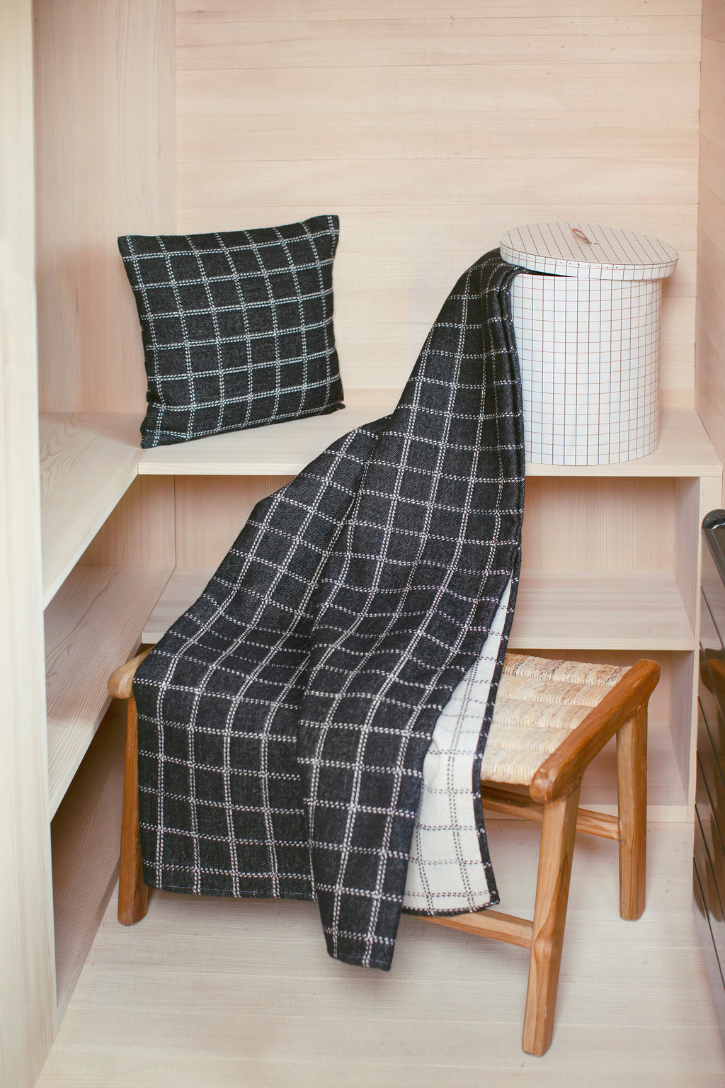 Black Checkered Nova Cushion 40 x 40 cm