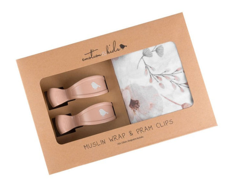 Muslin wrap and pram clips set in packaging with 'Emotion & Kids' branding.