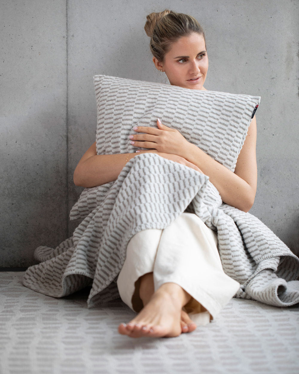 Light Grey Ribbed Carla Throw