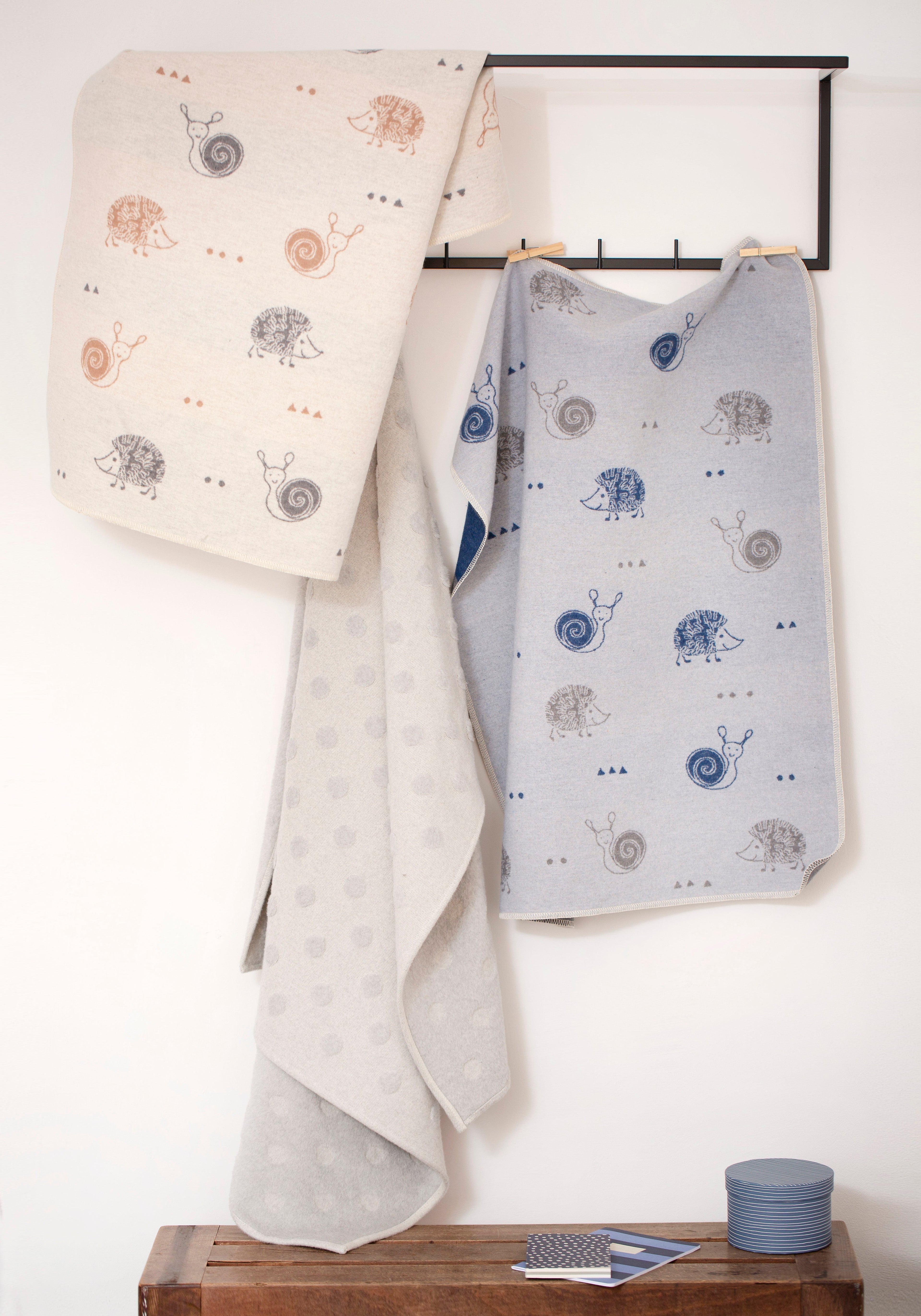 Off White Snail & Hedgehog Juwel Bassinet Blanket