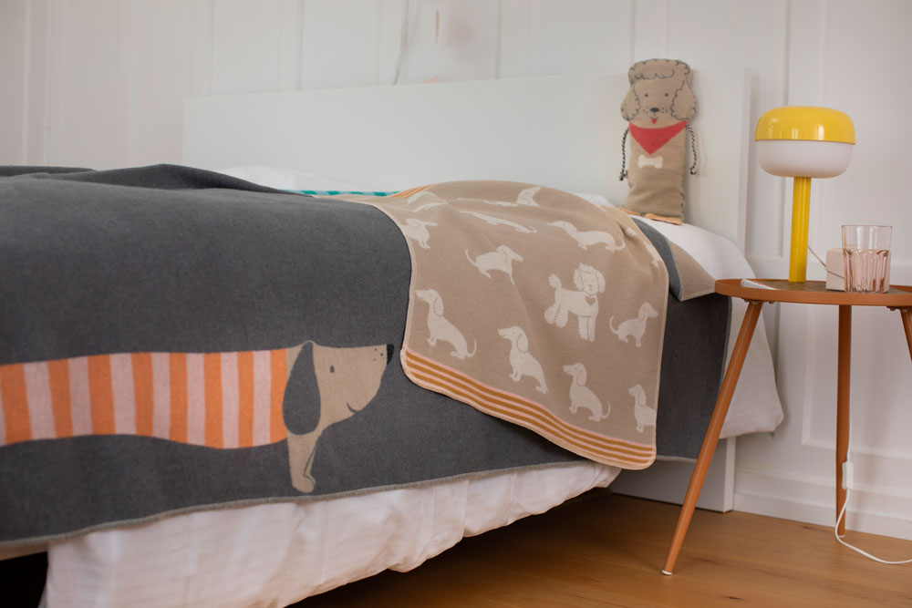 Ecru Dachshund Juwel Bassinet Blanket