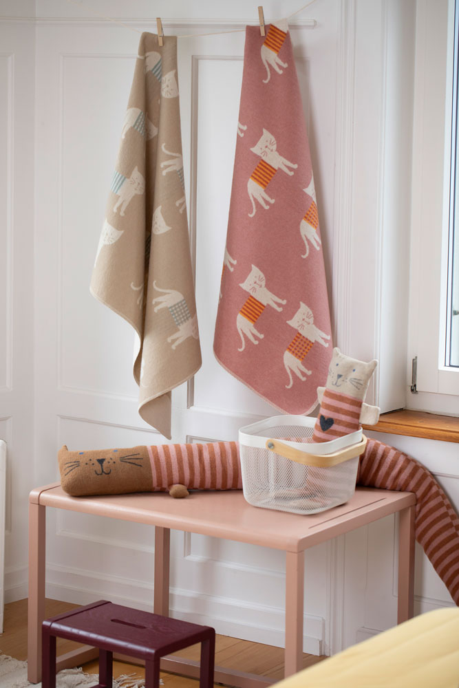 Rouge Cats Allover Juwel Bassinet Blanket