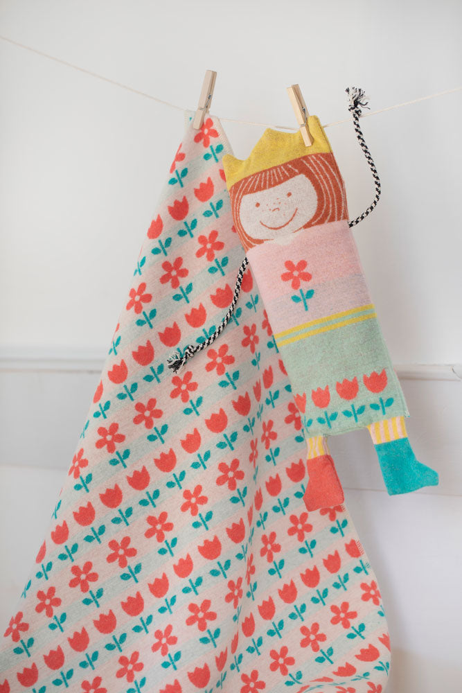 Flower Bassinet Blanket in Princess Puppet