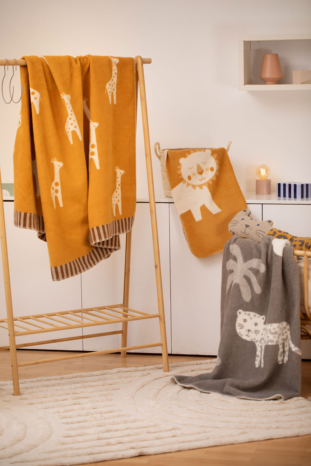 Smoke Leo Mila Cot Blanket